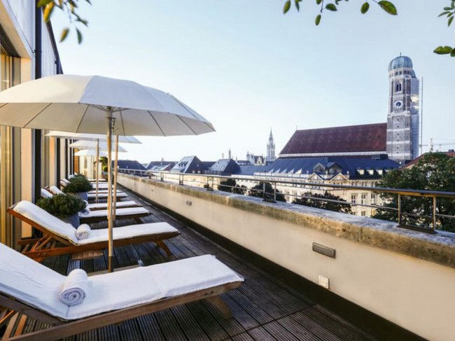 blue spa lounge pool bar bayerischer hof munchen rooftop